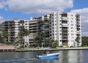 Voyager Condominium in Pompano Beach