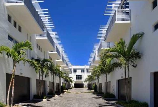 Palm Cove Townhomes For Sale in Pompano Beach