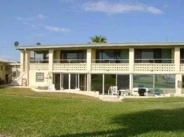 Beach Villas Condos For Sale in Pompano Beach
