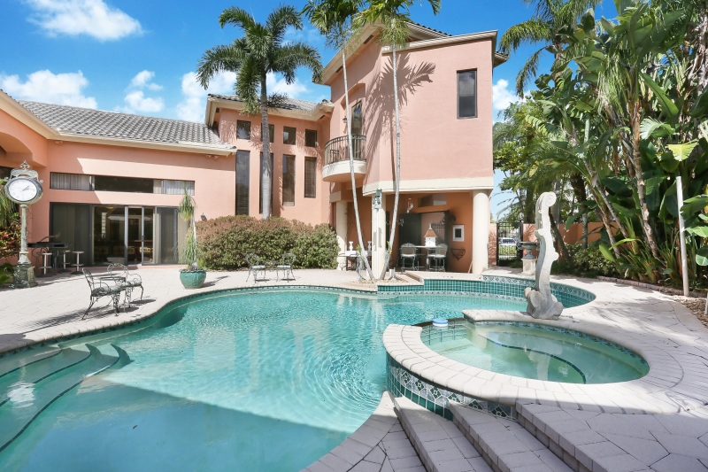 Boca Pointe Single Family Homes For Sale | Pompano Beach Realty | Pompano Beach Realty House with Pool in Pompano Beach