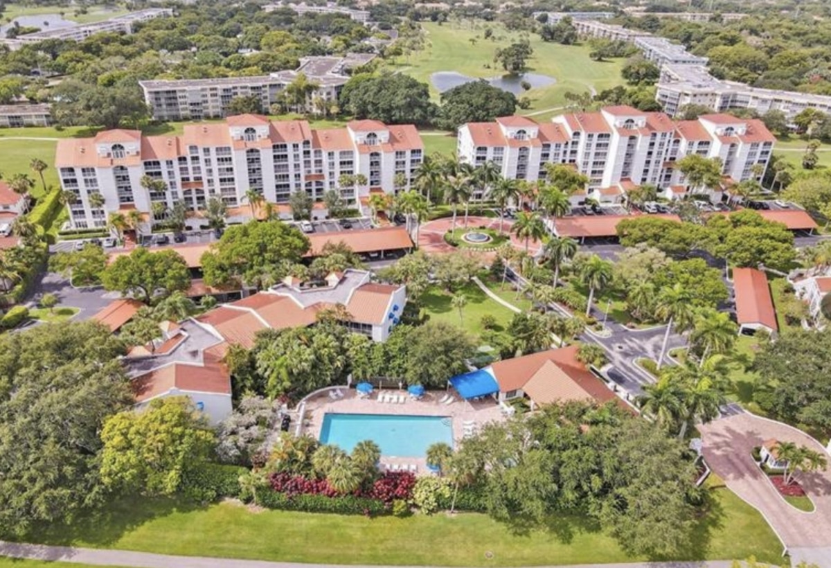 Vizcaya Towers and Vizcaya Gardens Townhomes at Palm Aire Pompano