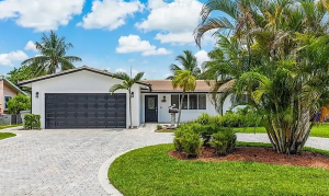 Pompano Beach Homes with a Garage